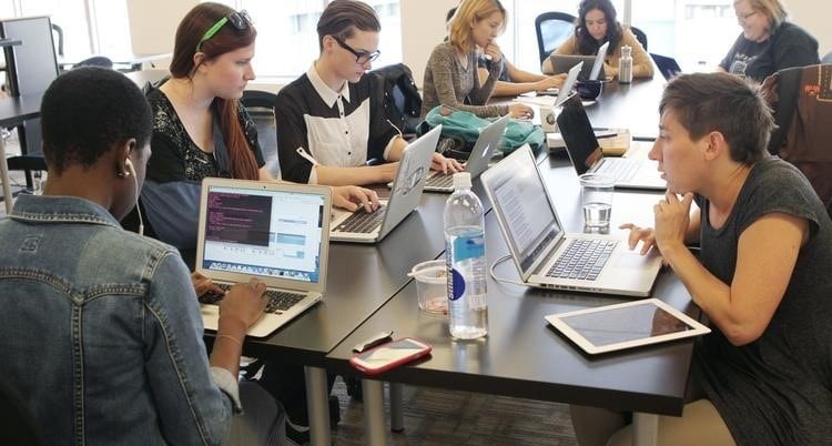 توقف عن تضييع وقتك في دوامات الكورسات وإليك الخطة الأفضل لتتعلم البرمجة بفعالية! توقف عن تضييع وقتك في دوامات الكورسات وإليك الخطة الأفضل لتتعلم البرمجة بفعالية!