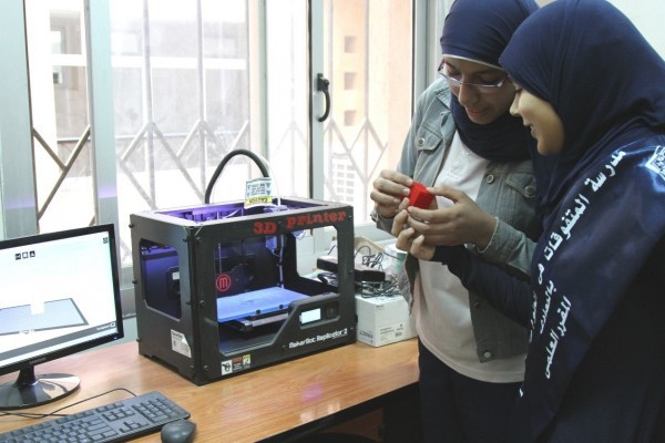 ثلاث فتيات مصريات من أذكى فتيات العالم… والعامل المساعد هو نظام STEM التعليمي ثلاث فتيات مصريات من أذكى فتيات العالم… والعامل المساعد هو نظام STEM التعليمي