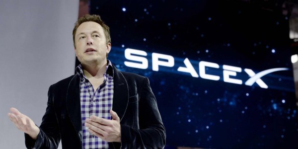 شركة SpaceX وصناعة النقل الفضائي التجاري