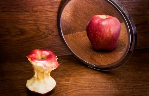 عشرة أفكار مشوهة يجب أن تطردها فورًا حتى لا تجعل حياتك بائسة!