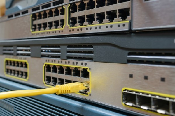 تعرف على أجهزة ربط الشبكات Hub و Switch و Router وأهم الفروق بينهم؟ تعرف على أجهزة ربط الشبكات Hub و Switch و Router وأهم الفروق بينهم؟