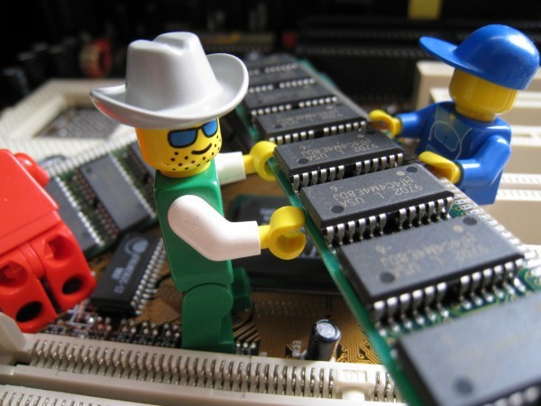 ما الفرق بين أنواع الذاكرة العشوائية DDR RAM و SDRAM و SRAM ؟ ما الفرق بين أنواع الذاكرة العشوائية DDR RAM و SDRAM و SRAM ؟