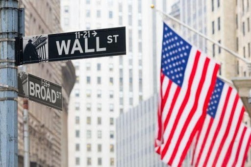 دليلك المختصر والشامل إلى سوق الأسهم الأمريكية للمبتدئين.. تداول بثقة من البداية وحتى الاحتراف! دليلك المختصر والشامل إلى سوق الأسهم الأمريكية للمبتدئين.. تداول بثقة من البداية وحتى الاحتراف!