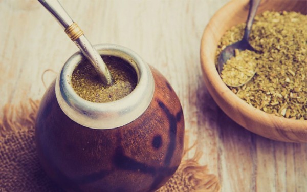 كيف أصبحت المتة المشروب الشعبي الأول في سوريا ولبنان؟ وما هي أضرارها؟