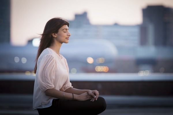 أفكار سلبية عليك أن تتخلى عنها فورًا إن أردت أن تحيا بسعادة