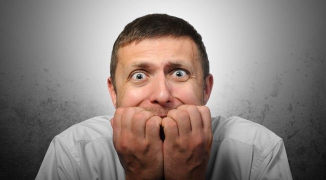 أفكار سلبية عليك أن تتخلى عنها فورًا إن أردت أن تحيا بسعادة أفكار سلبية عليك أن تتخلى عنها فورًا إن أردت أن تحيا بسعادة