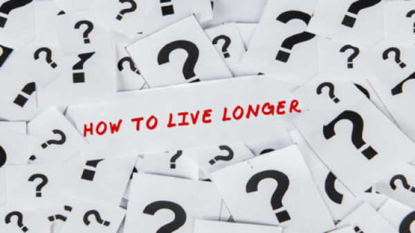 كيف تعيش لفترة أطول: خبير يكشف عن ست عادات تحتاج إلى تنميتها الآن!