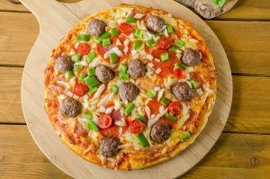 طريقة عمل البيتزا الايطالى طريقة عمل البيتزا الايطالى