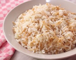 طريقة عمل الارز بالشعريه فاطمه ابو حاتي طريقة عمل الارز بالشعريه فاطمه ابو حاتي