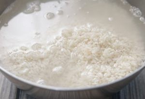 طريقة عمل الارز بالشعريه فاطمه ابو حاتي طريقة عمل الارز بالشعريه فاطمه ابو حاتي