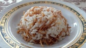 طريقة عمل الارز بالشعريه فاطمه ابو حاتي طريقة عمل الارز بالشعريه فاطمه ابو حاتي