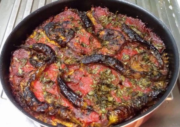 طريقة عمل المسقعة باللحمة المفرومة للشيف حسن