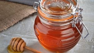 العسل لالتئام الخياطة العسل لالتئام الخياطة