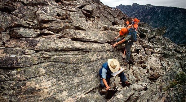 علم الجيولوجيا الصخور