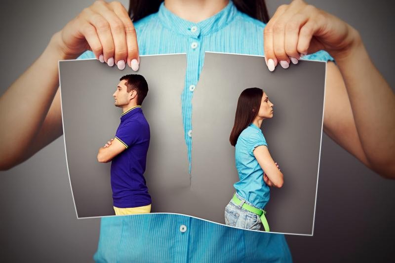 اضرار الطلاق المبكر