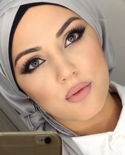 كيفية وضع المكياج الخفيف للمحجبات كيفية وضع المكياج الخفيف للمحجبات