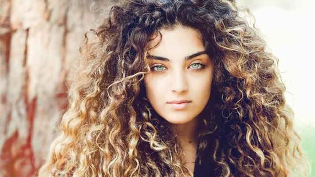 العناية بالشعر الجاف والمتقصف والمجعد العناية بالشعر الجاف والمتقصف والمجعد