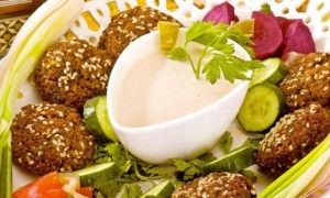 طريقة عمل الفلافل بالفول المجروش طريقة عمل الفلافل بالفول المجروش