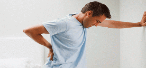 طريقة النوم الصحيحة لمرضى الانزلاق الغضروفي