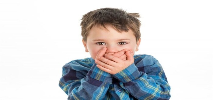 أسباب ثرثرة الطفل وكيفية التعامل معه