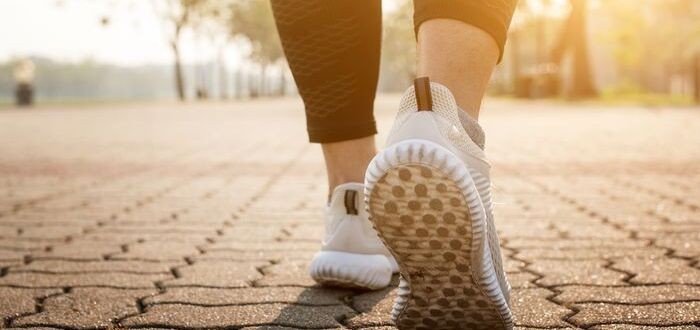 هل المشي مفيد لعرق النسا ؟.. وطريقته الصحيحة