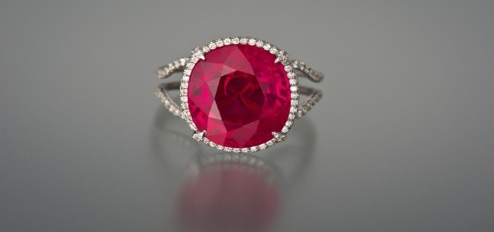 خصائص الياقوت الأحمر وأبرز فوائده