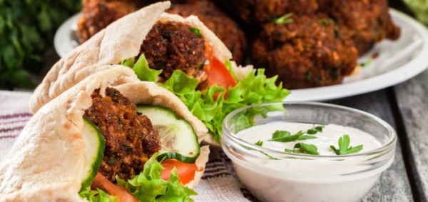 أضرار تناول الفول والطعمية يوميًا