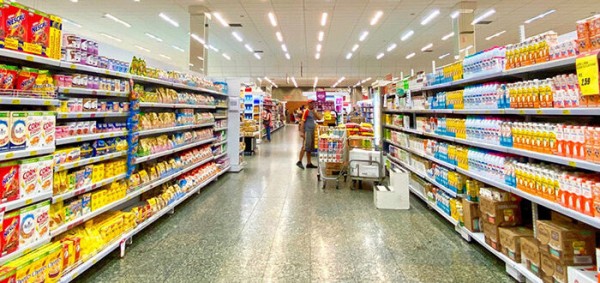 ما هي خصائص السوق الاحتكارية