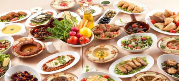 اكلات ” مهمة واساسية ” على مائدة افطار رمضان