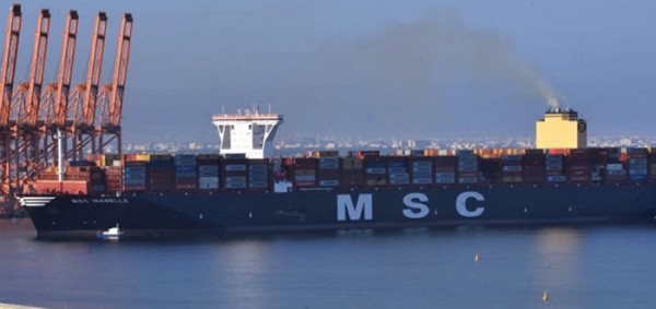 الانشطه التي تمارس في ميناء صلالة