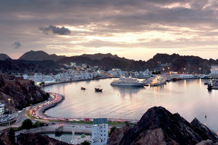 الانشطه التي تتم في ميناء السلطان قابوس