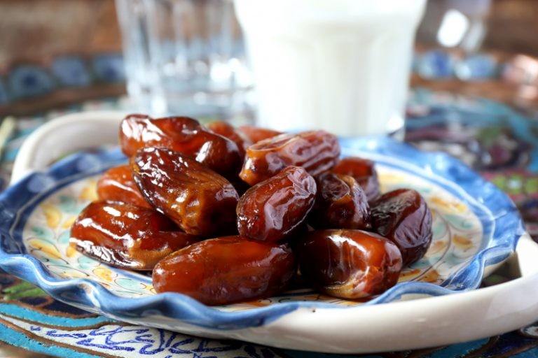 20 فائدة لـ ” فوائد الحليب بالتمر ” لإفطار رمضان