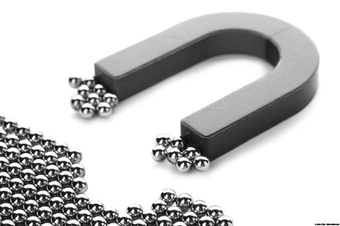 ما هي المعادن التي يجذبها المغناطيس ؟ “