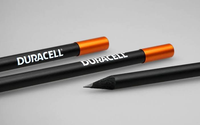 هل يجذب المغناطيس قلم الرصاص ؟ “