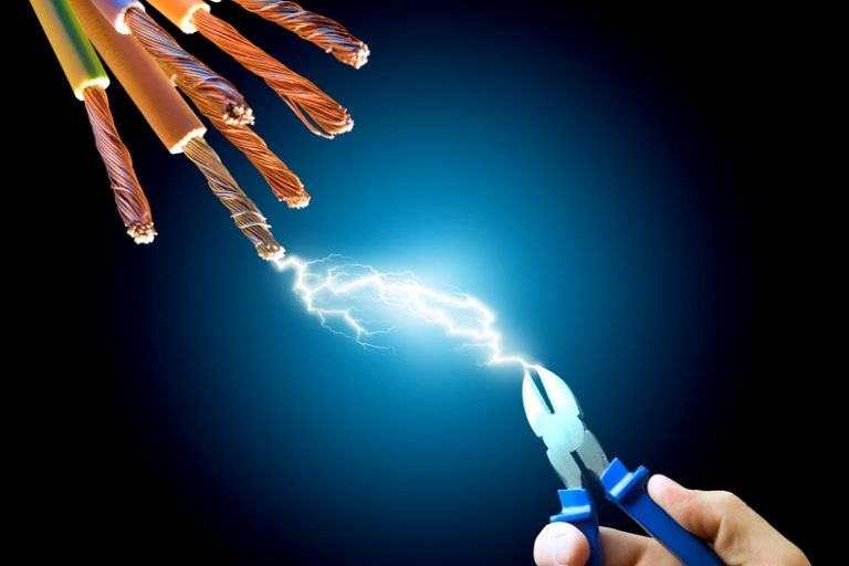 ما هي الموصلات الكهربائية وانواعها