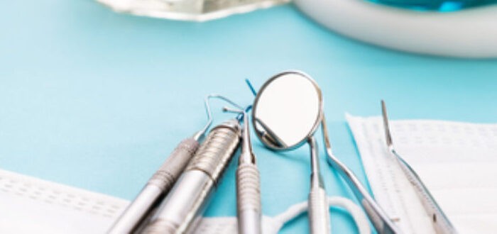 أدوات طبيب الأسنان بالصور