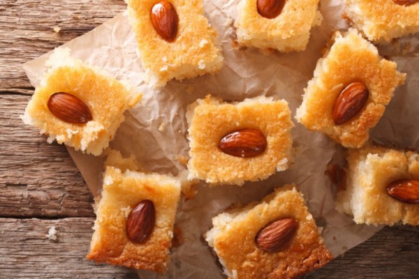 طريقة عمل البسبوسة بالكوب ” سهلة ولذيذة”