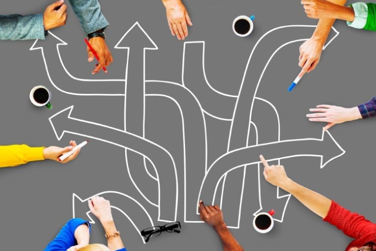 الفرق بين الاستنباط والاستقراء بالأمثلة