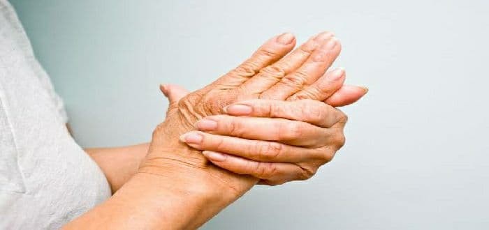 ما أسباب ألم أعصاب اليد اليمنى