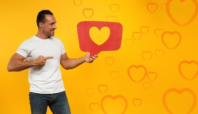 كيف الفت انتباه شخص