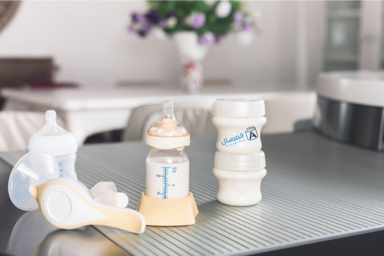 الفرق بين حليب الام و الحليب الصناعي