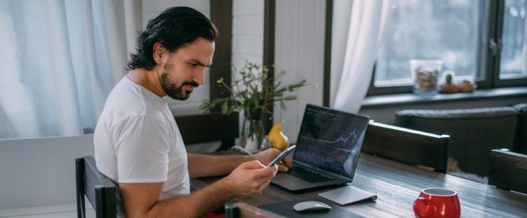 الاتجاه العالمي للعمل من المنزل وفوائده الاتجاه العالمي للعمل من المنزل وفوائده