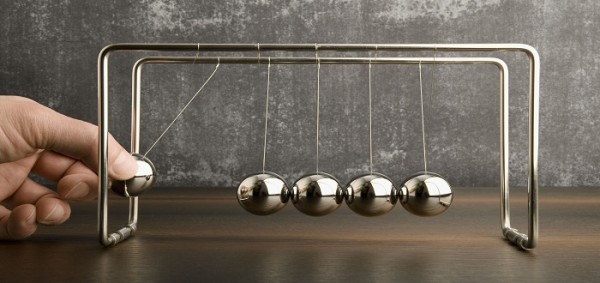 تعريف القصور الذاتي وتطبيقاته