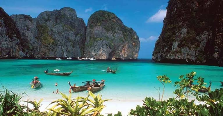 ما تشتهر به إندونيسيا