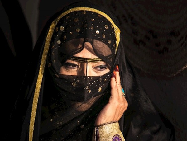 الثوب الأماراتي النسائي