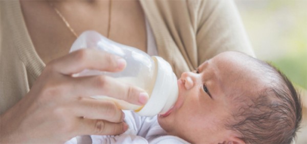 حالات يمنع فيها الرضاعة الطبيعية