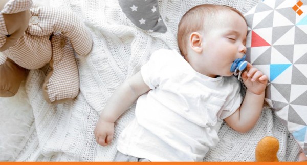 متى يعرف الطفل الرضيع اسمه