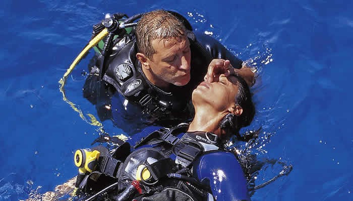 أنواع السباحة المستخدمة في الإنقاذ