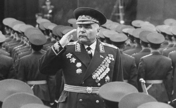 من هو ماليونفكسي