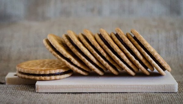 حلى بسكوت الشاي بالقشطة